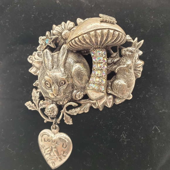 Kirks Folly Rabbit and Mushroom silver tone brooch - Picture 5 of 11